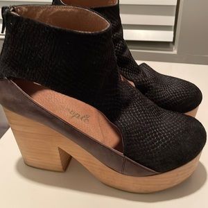 Free People Clogs